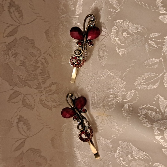 Costume jewellery hair clips - Picture 1 of 4